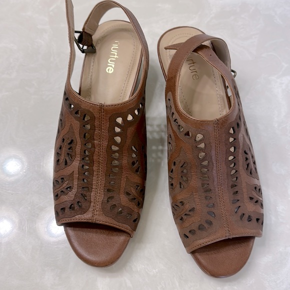 Two Tone Brown Heels - Picture 4 of 4